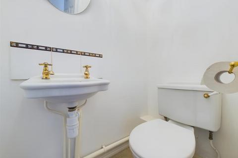 17 Bittern Way, Aylesbury, HP19 0WP