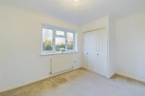 17 Bittern Way, Aylesbury, HP19 0WP