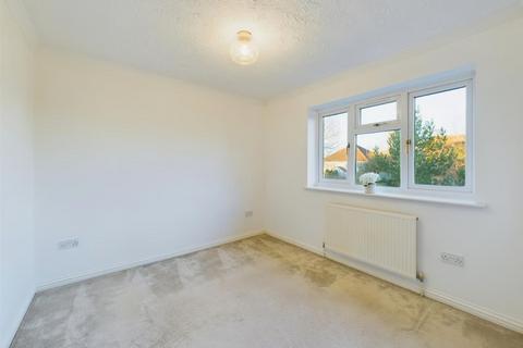 17 Bittern Way, Aylesbury, HP19 0WP