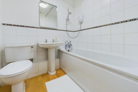 17 Bittern Way, Aylesbury, HP19 0WP