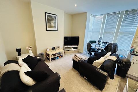 2 bedroom apartment to rent, Aberdeen Grove, Armley, Leeds, LS12 3QY