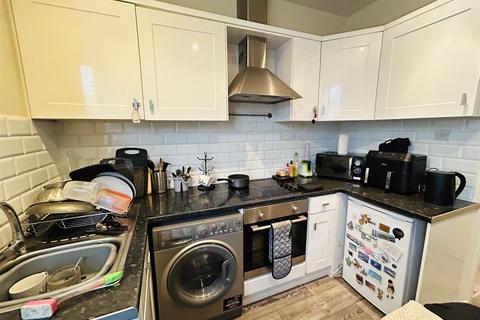 2 bedroom apartment to rent, Aberdeen Grove, Armley, Leeds, LS12 3QY