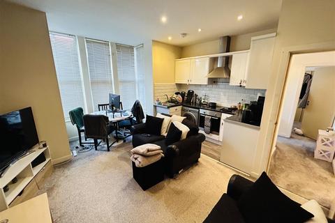 2 bedroom apartment to rent, Aberdeen Grove, Armley, Leeds, LS12 3QY