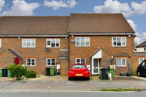 3 bedroom terraced house to rent, Hawthorne Place, Epsom