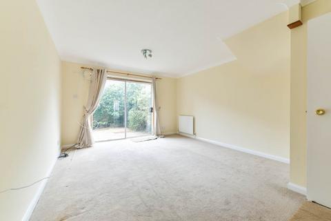 3 bedroom terraced house to rent, Hawthorne Place, Epsom