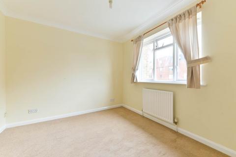 3 bedroom terraced house to rent, Hawthorne Place, Epsom