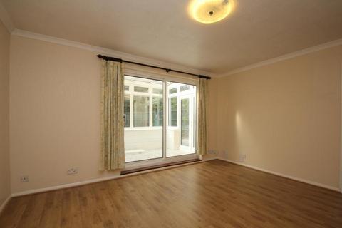 3 bedroom terraced house to rent, Farnley, Woking GU21