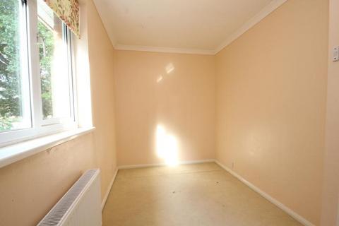 3 bedroom terraced house to rent, Farnley, Woking GU21