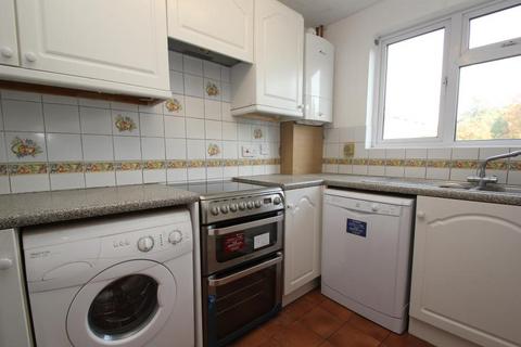 3 bedroom end of terrace house to rent, Farnley, Woking GU21