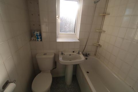 2 bedroom terraced house to rent, Brambles Farm Drive, Uxbridge UB10