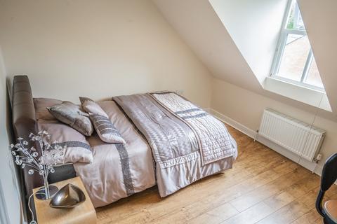 6 bedroom townhouse to rent, Schuster Road, Manchester M14