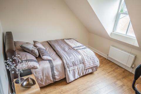 6 bedroom semi-detached house to rent, Schuster Road, Manchester M14
