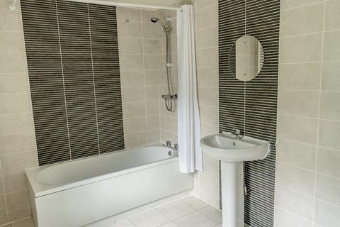 6 bedroom semi-detached house to rent, Schuster Road, Manchester M14