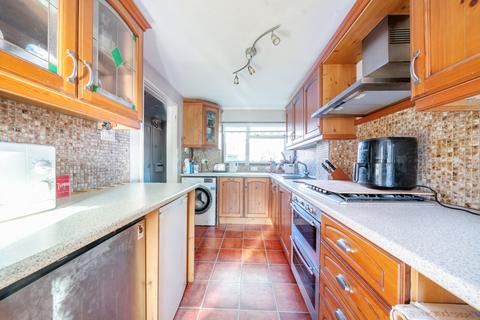 17 Brickett Close, Ruislip, HA4 7YE
