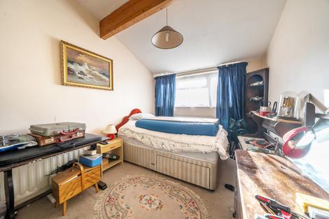 17 Brickett Close, Ruislip, HA4 7YE