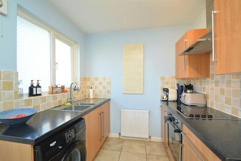 2 bedroom detached bungalow for sale, LARGE SOUTH-FACING GARDEN * LAKE