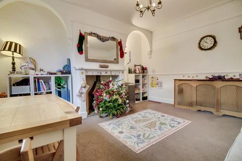 2 bedroom terraced house for sale, Gladstone Street, Farsley, Pudsey, West Yorkshire, LS28