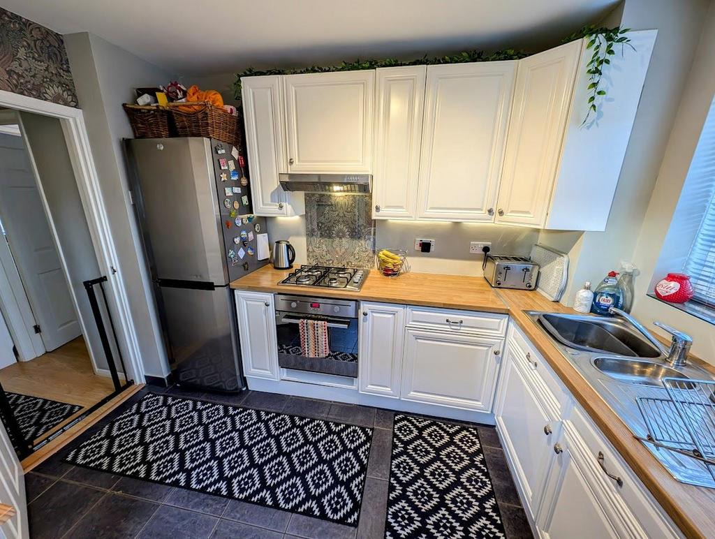 66 Merlin WAY KITCHEN 2.jpg