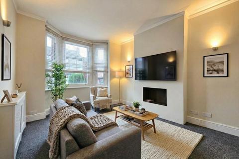 3 bedroom terraced house to rent, St. Andrews Avenue, Timperley