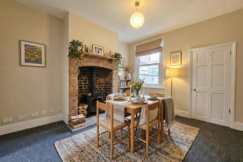 3 bedroom terraced house to rent, St. Andrews Avenue, Timperley