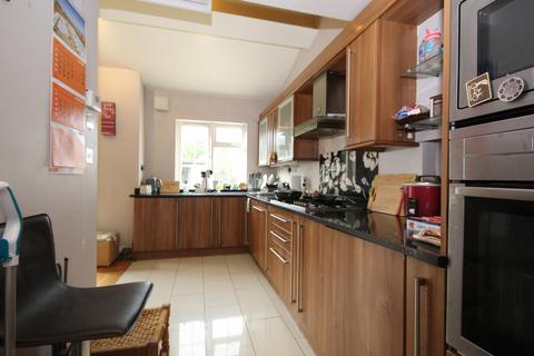 4 bedroom terraced house to rent, Woodstock Road, Wembley HA0