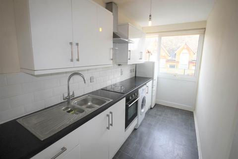 2 bedroom flat to rent, Woodleigh, Churchfields, South Woodford