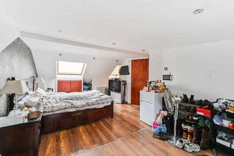 3 bedroom flat for sale, Thurlow Park Road, West Dulwich, London, SE21