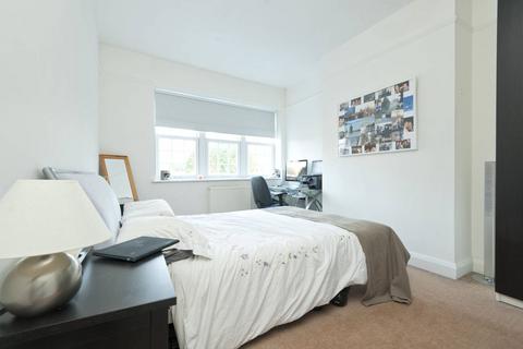 2 bedroom flat to rent, Green Lane, Northwood, HA6