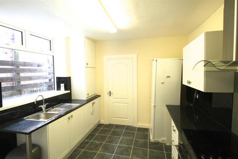 2 bedroom apartment to rent, Alexandra Road, Shipcote, Gateshead