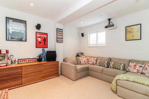 15 Mayflower Way, Beaconsfield, HP9 1UF