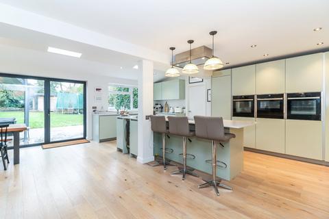15 Mayflower Way, Beaconsfield, HP9 1UF