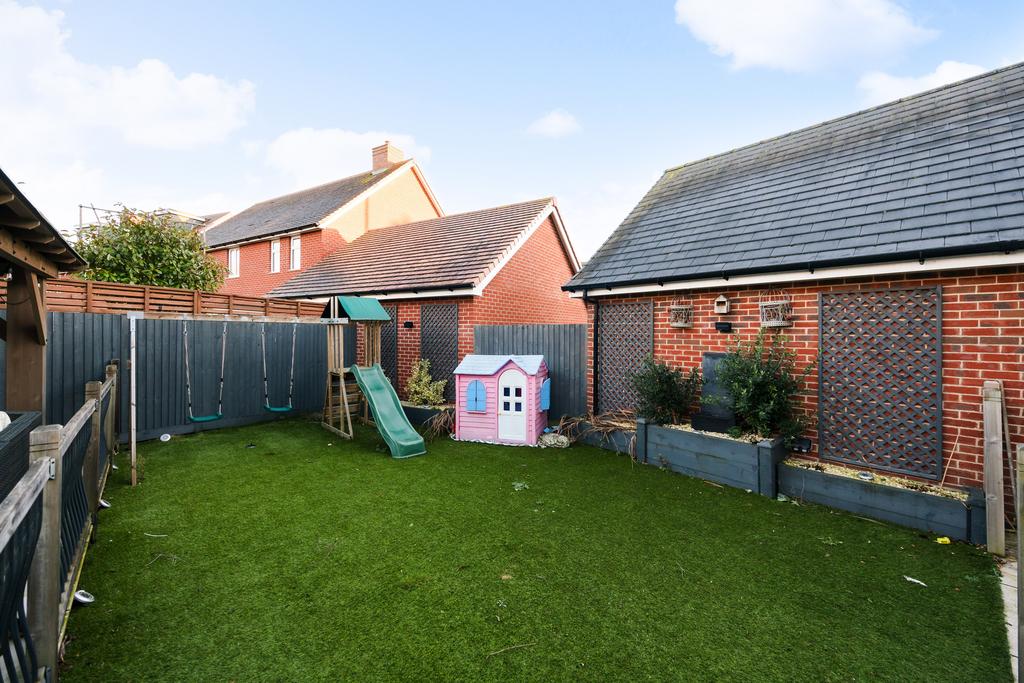 2 Cheddington Grove, HP22 7 AB-9
