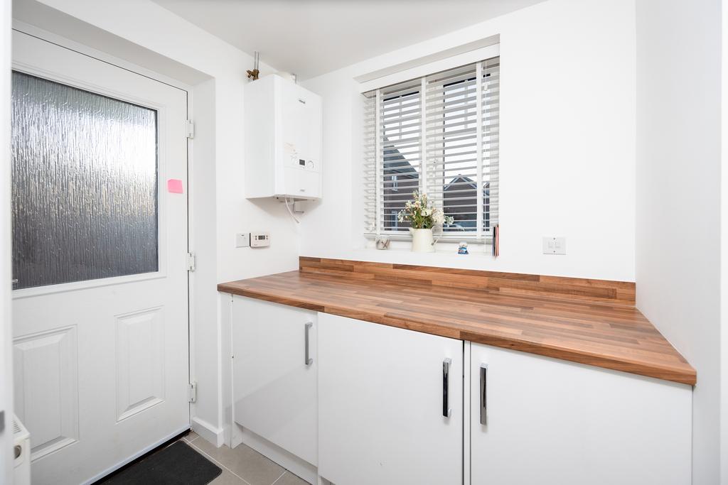 2 Cheddington Grove, HP22 7 AB-11