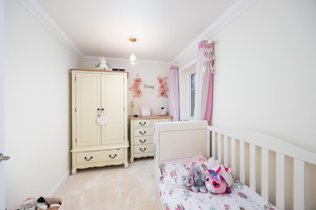 2 Cheddington Grove, HP22 7 AB-25