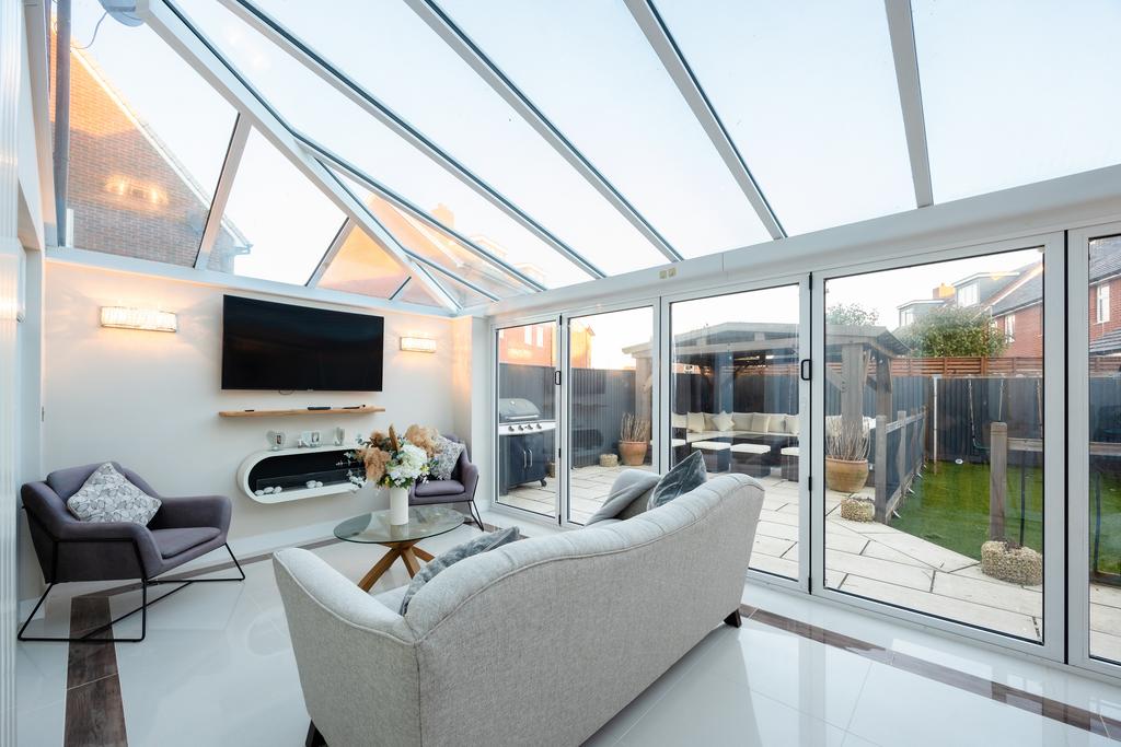2 Cheddington Grove, HP22 7 AB-14