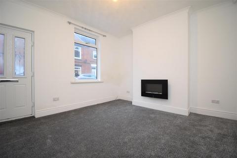 2 bedroom terraced house to rent, West Street, Pontefract WF9