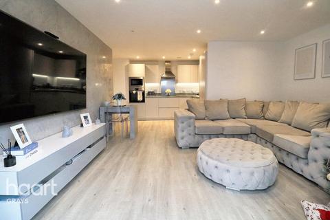 2 bedroom flat for sale, Devonshire Close, Grays