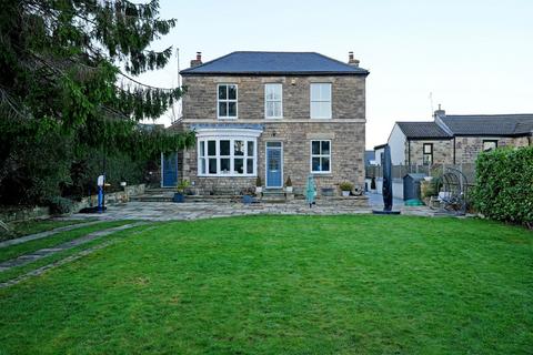 106 Carr Road, Sheffield, S6 2WZ