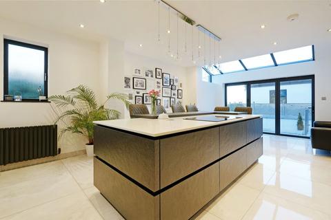 106 Carr Road, Sheffield, S6 2WZ