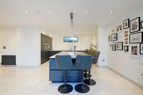 106 Carr Road, Sheffield, S6 2WZ