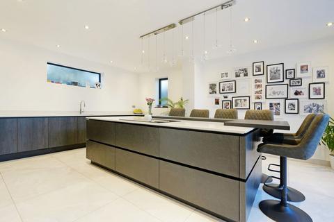 106 Carr Road, Sheffield, S6 2WZ