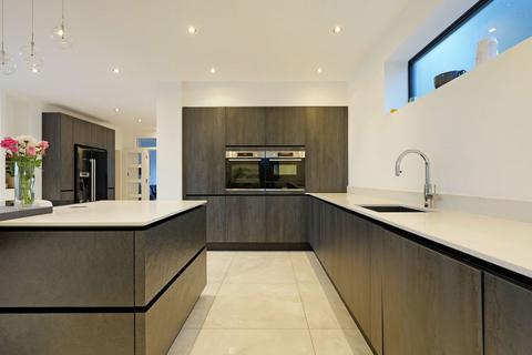 106 Carr Road, Sheffield, S6 2WZ