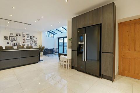 106 Carr Road, Sheffield, S6 2WZ
