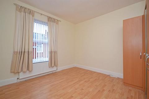 2 bedroom terraced house to rent, West Street, Wakefield WF2