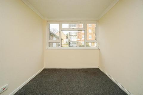 2 bedroom flat for sale, Southdown Avenue, Hastings