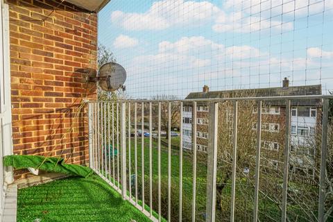 2 bedroom flat for sale, Southdown Avenue, Hastings