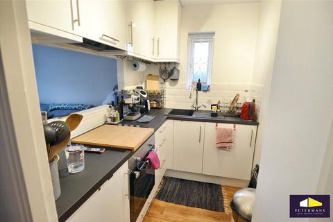 1 bedroom apartment to rent, Grovelands Close, London, SE5