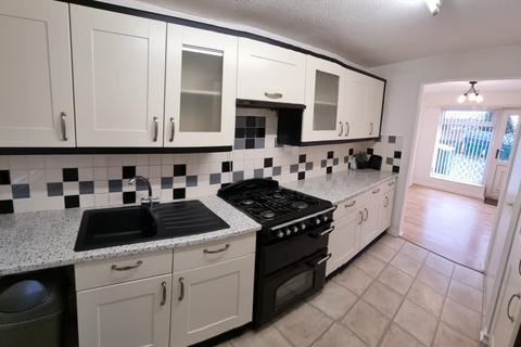 2 bedroom end of terrace house to rent, Larden Walk, Manchester M8