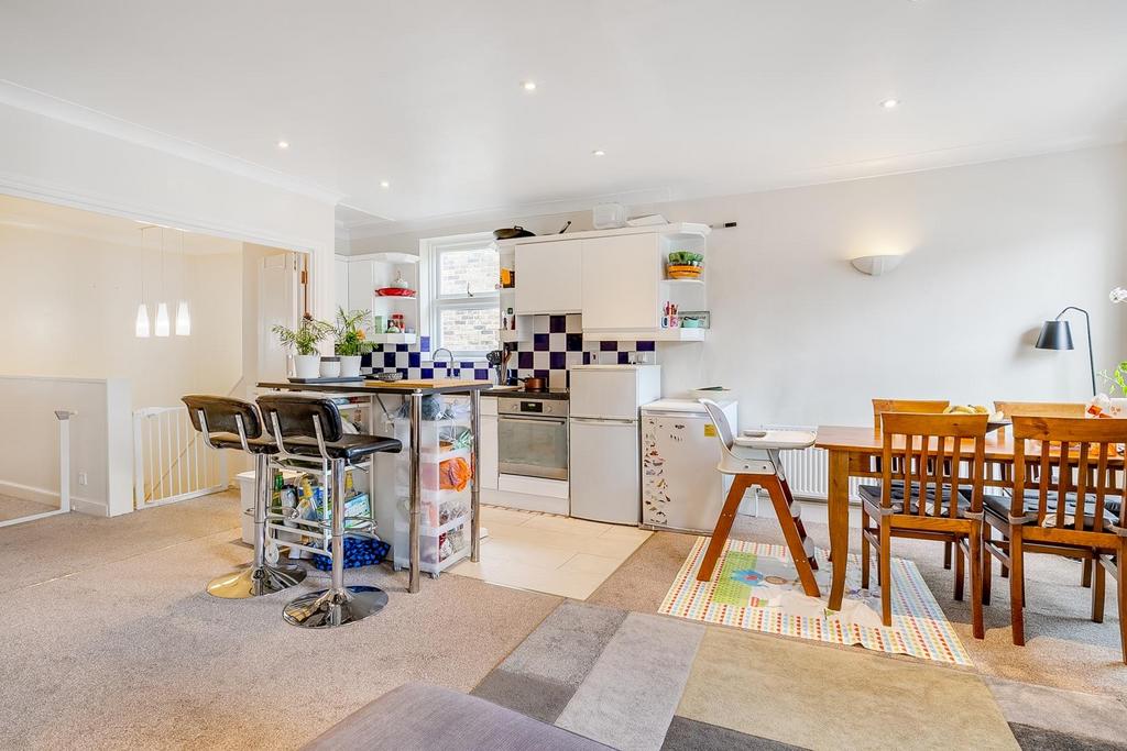 Kitchen / Dining Area