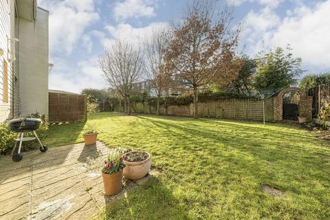 3 Burcham Close, Hampton, TW12 2EP